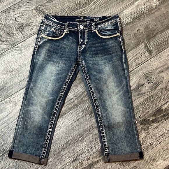 ALMOST Famous low rise cropped jeans embellished flap back pockets Size 7 - Picture 2 of 13
